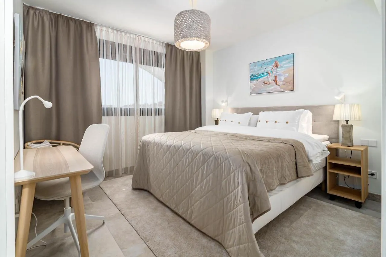 Inf26H- Comfortable And Spacious City Apartment Estepona